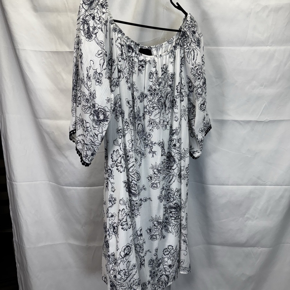 Lavender Sky White‎ & Navy Floral Dress Size XL